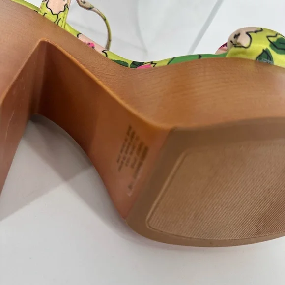 Betsey Johnson Women's Mandee Floral Printed Platform Heeled Sandal Size 7.5. - Picture 8 of 8